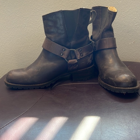 LL BEAN: Distressed leather boot with Deerfield Harness strap. - Picture 5 of 5